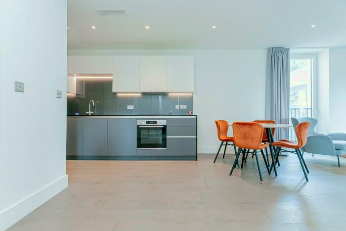 2 Bedroom Apartment To Rent In Gartons Way, London, SW11