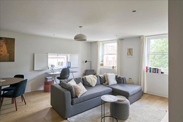 1 Bedroom Apartment To Rent In Charterhouse Square, London, EC1M