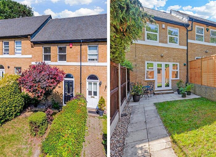 2 Bedroom Terraced House For Sale In Shrubbery Road, Gravesend, Kent, DA12