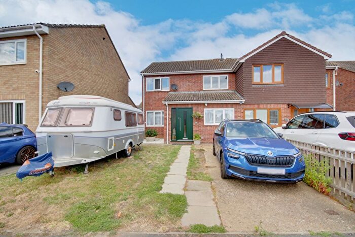 3 Bedroom Semi-Detached House For Sale In Greenfields, Earith, PE28