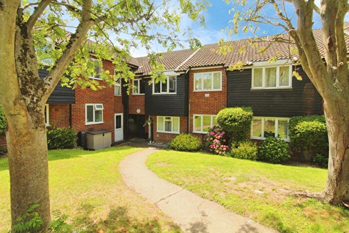 1 Bedroom Flat For Sale In Horseshoe Court, Stanstead Abbotts, SG12