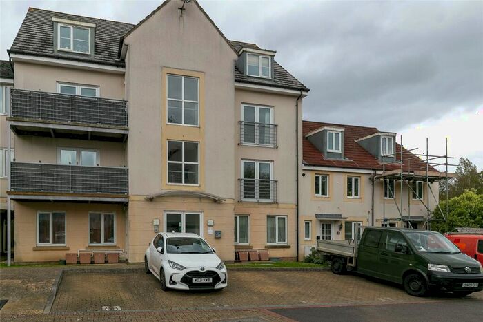 2 Bedroom Apartment To Rent In Summit Close, Kingswood, Bristol, BS15