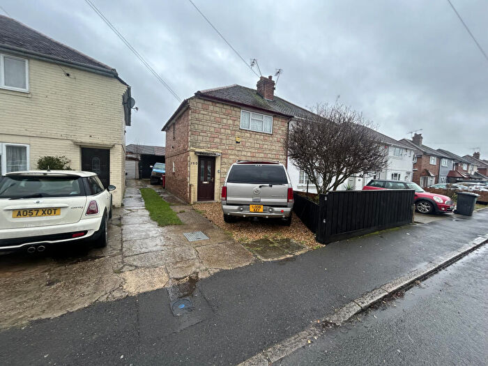 3 Bedroom Property For Sale In Canterbury Avenue, Slough, Berkshire, SL2