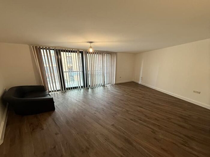 2 Bedroom Flat To Rent In Southside, St Johns Walk, B5