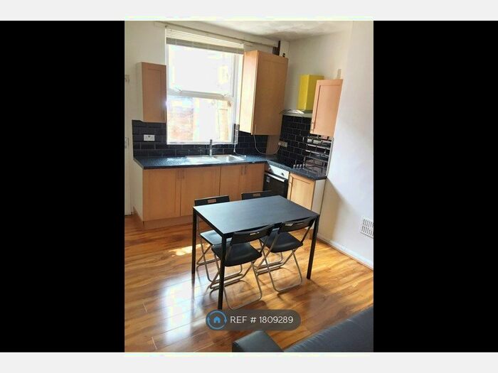 3 Bedroom Terraced House To Rent In Newport Street, Manchester, M14