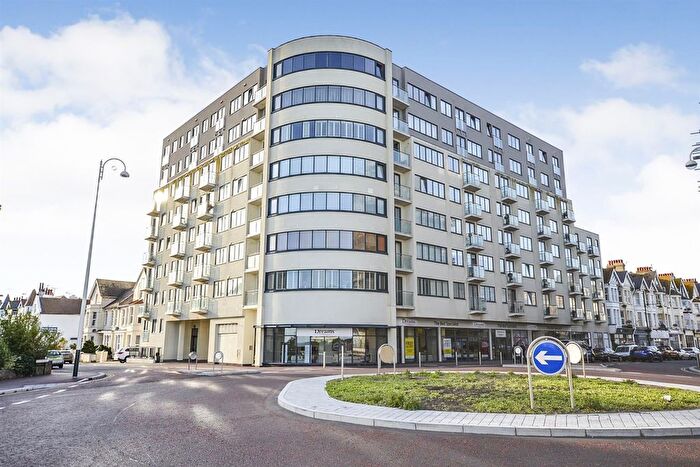 2 Bedroom Flat For Sale In Egerton Road, Bexhill-On-Sea, TN39