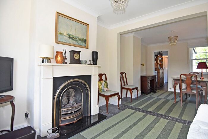 2 Bedroom Cottage To Rent In Craig Road, Richmond, TW10