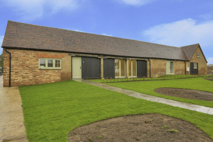 2 Bedroom House To Rent In Haycroft, Hill Farm Barns, Whipsnade, Beds, LU6