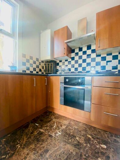 1 Bedroom Flat To Rent In High Street, Stratford, London, E15