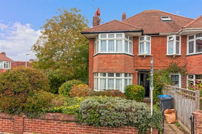 1 Bedroom Flat To Rent In Douglas Close, Worthing, BN11