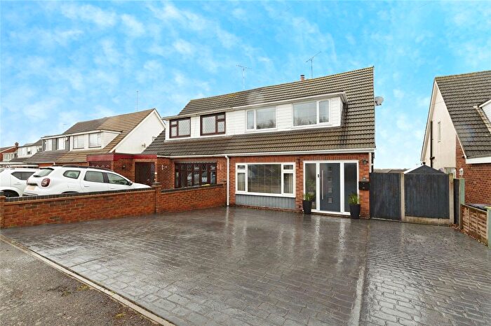 3 Bedroom Semi Detached House For Sale In Bosworth Close, Hockley, Essex, SS5