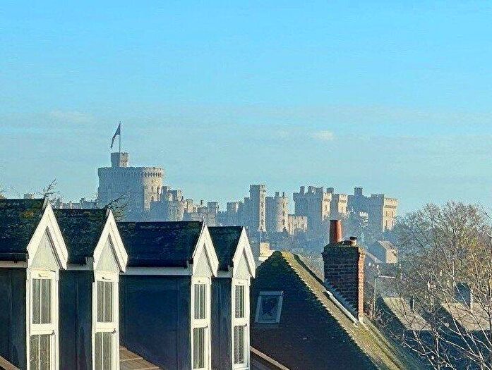 2 Bedroom Apartment For Sale In Clarence Road, Windsor, Berkshire, SL4