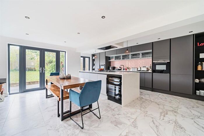 5 Bedroom Detached House For Sale In Trehern Close, Knowle, B93