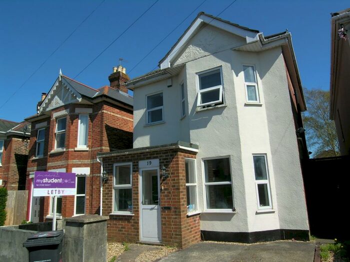 6 Bedroom House To Rent In Bedroom Detached House In Winton, BH9