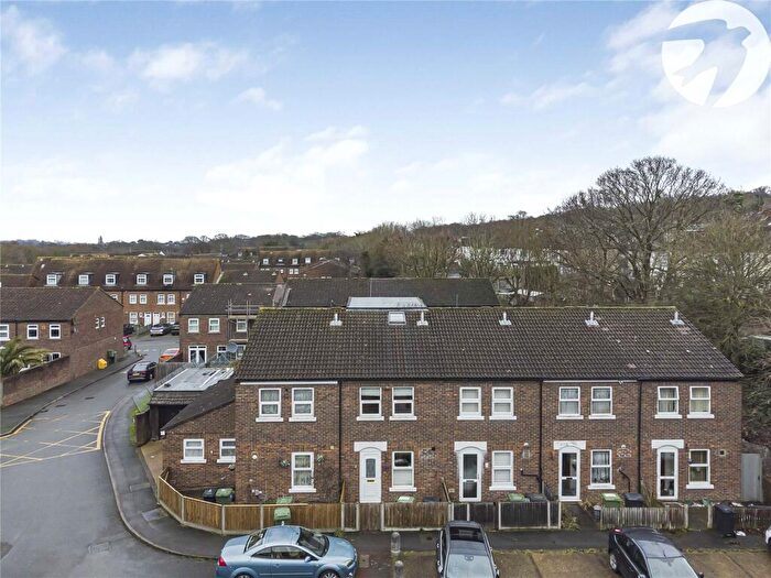 4 Bedroom Terraced House For Sale In Wicks Close, Mottingham, London, SE9
