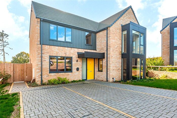 4 Bedroom Detached House For Sale In Woodlands Grove, Stapleford Abbotts, Essex, RM4