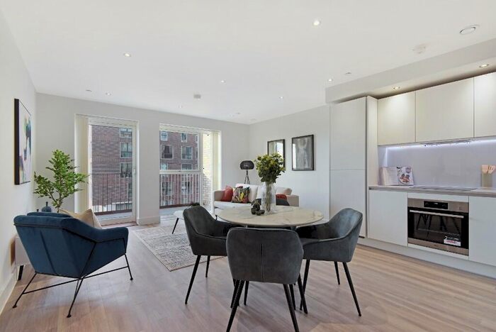 2 Bedroom Flat To Rent In Thames Road, London, E16