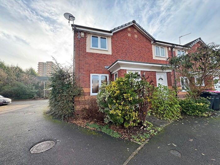 2 Bedroom Semi-Detached House To Rent In Velour Close, Salford, M3