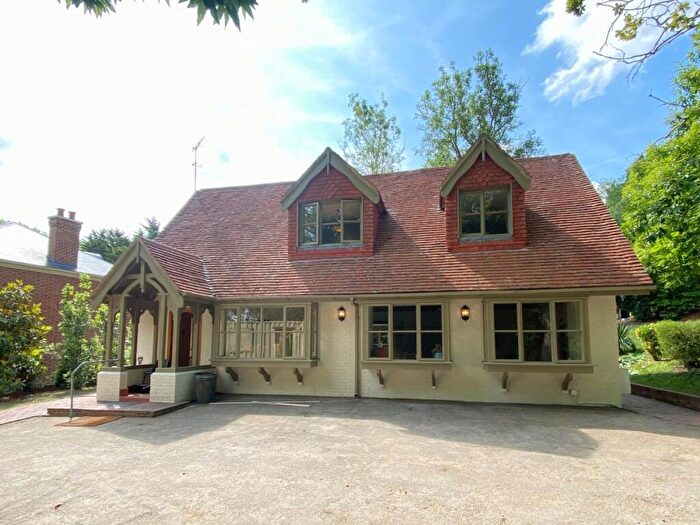 3 Bedroom Detached House To Rent In Rowhill Road, Dartford, Kent, DA2