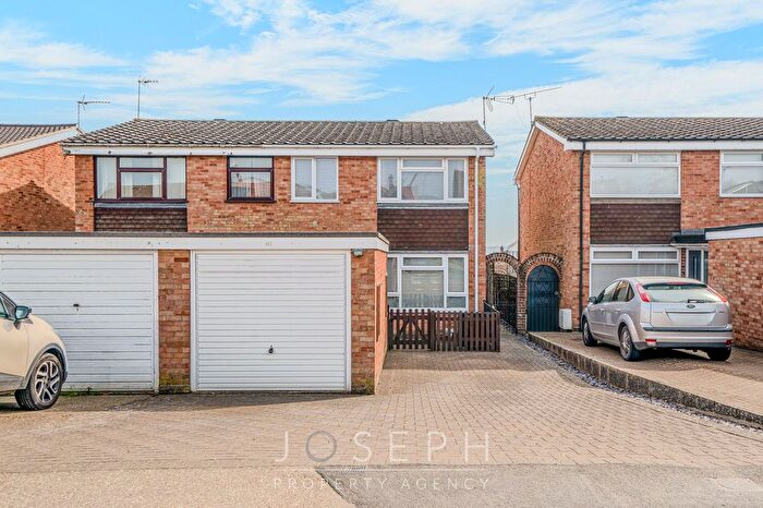 3 Bedroom Semi Detached House For Sale In Hawthorn Drive, Ipswich, IP2