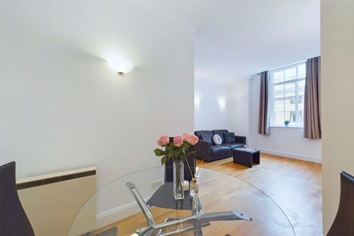 2 Bedroom Flat To Rent In County Hall Apartments, Belvedere Road, London, SE1