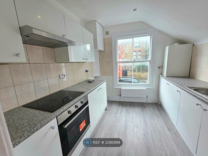 3 Bedroom Flat To Rent In Kingswood Road, London, SW2