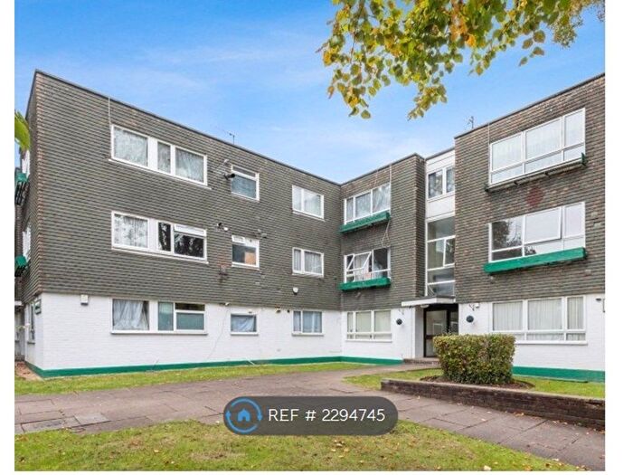 3 Bedroom Flat To Rent In Stanmore, Stanmore, HA7
