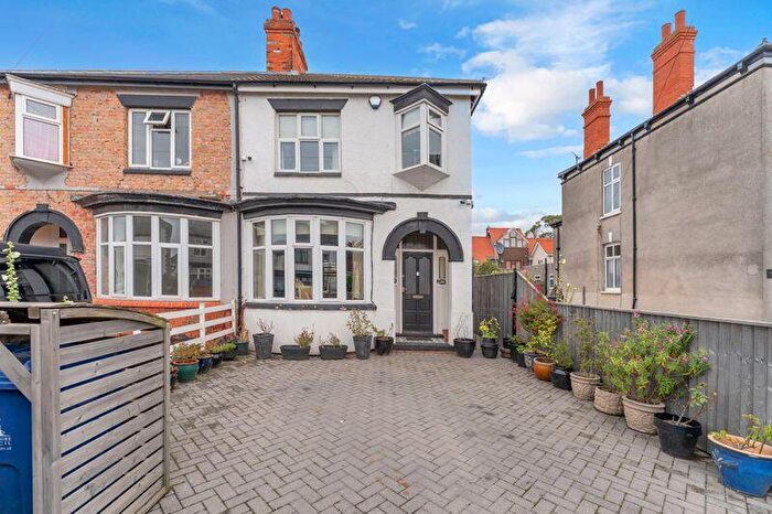 3 Bedroom Semi-Detached House For Sale In Suggitts Lane, Cleethorpes, DN35