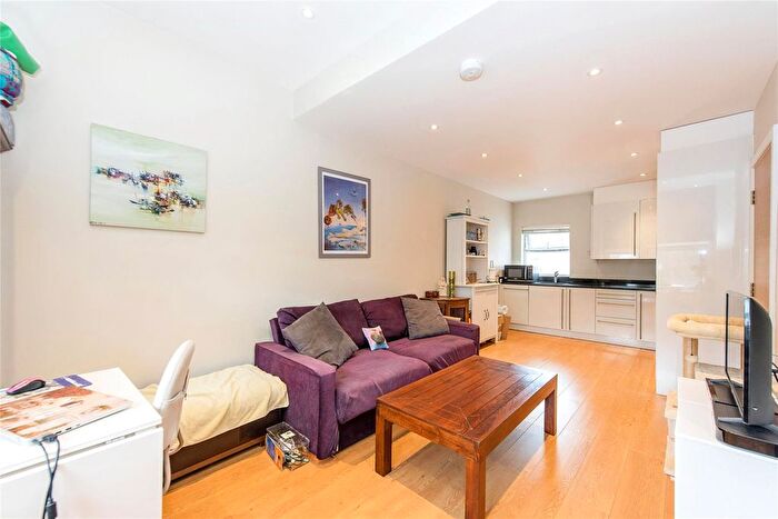 2 Bedroom Flat To Rent In Southfield Road, London, W4