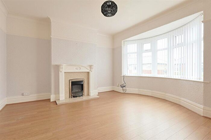 2 Bedroom Flat To Rent In Ferndene Grove, Newcastle Upon Tyne, NE7