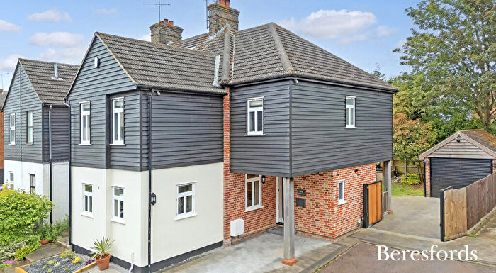 3 Bedroom End Of Terrace House For Sale In Larkin Close, Hutton, CM13