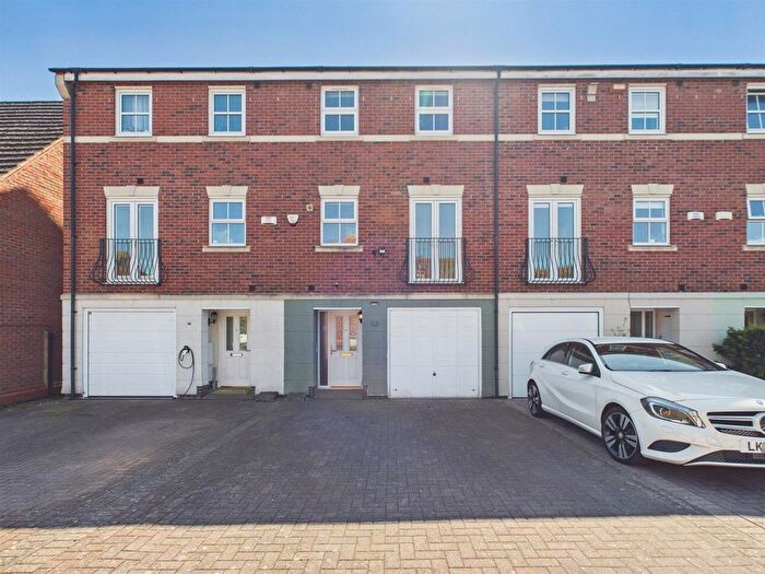 4 Bedroom Town House For Sale In Christ Church Close, Stamford, Lincolnshire, PE9