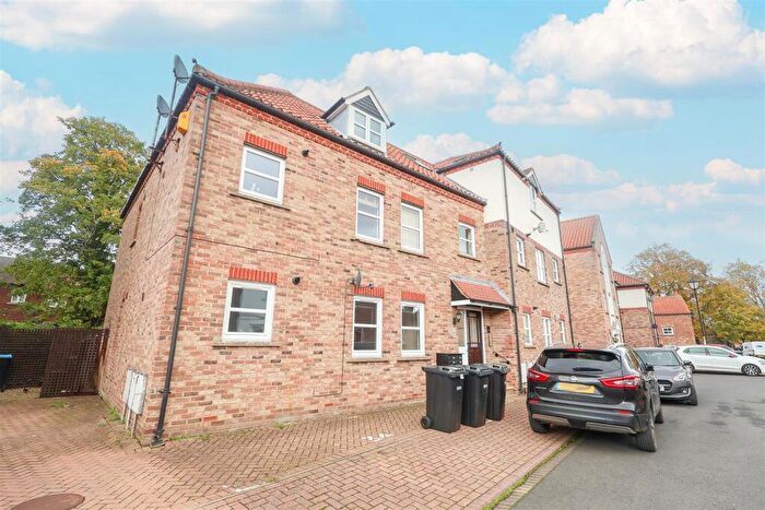 2 Bedroom Apartment For Sale In Waterside, Ripon, HG4