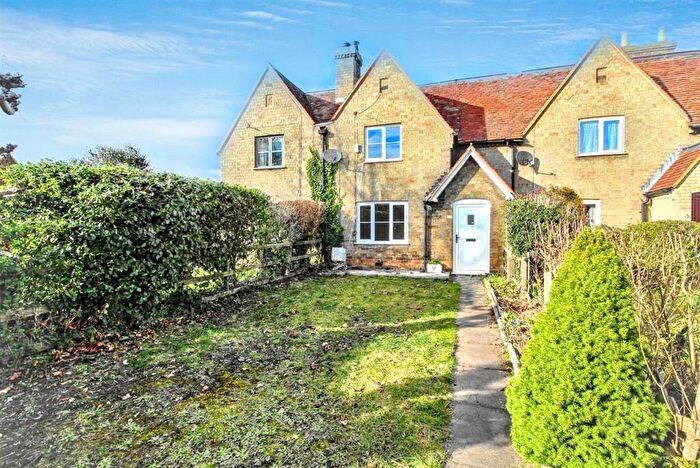 2 Bedroom Cottage For Sale In Grange Lane, Cople, MK44