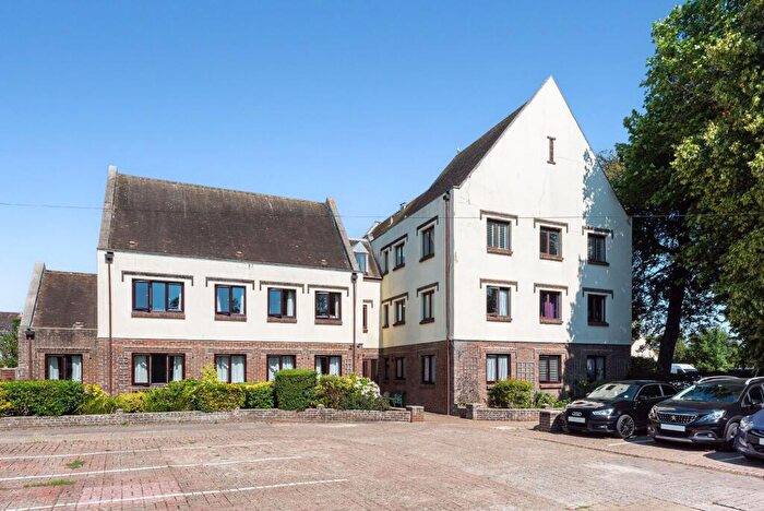 2 Bedroom Flat For Sale In Ravenwood Court, Aldwick Street, Aldwick, Bognor Regis, PO21