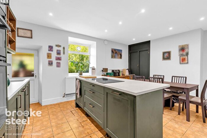 3 Bedroom Cottage For Sale In Bottoms Row, Rossendale, BB4