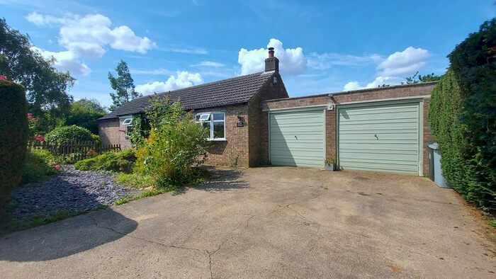 3 Bedroom Bungalow For Sale In Folkingham Road, Pickworth, Sleaford, NG34