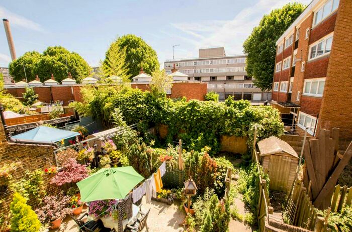 2 Bedroom Flat To Rent In Merrow Street, Elephant And Castle, London, SE17