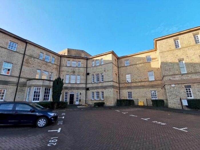 2 Bedroom Flat To Rent In Parklands Manor, Central Wakefield WF1