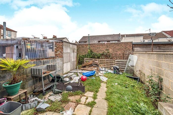 3 Bedroom Terraced House For Sale In Brandon Street, Gravesend, DA11