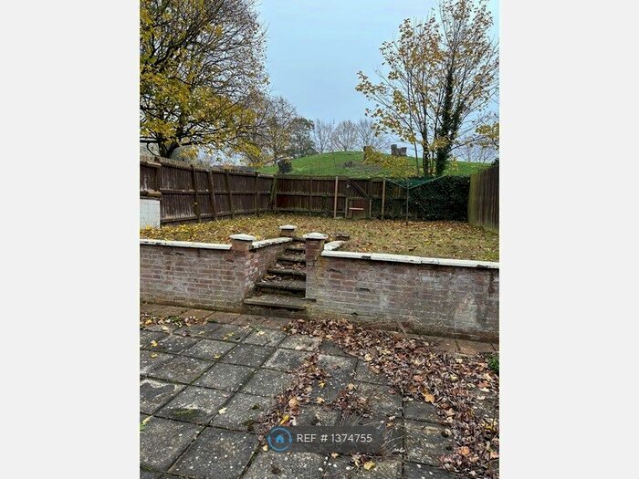 3 Bedroom Terraced House To Rent In Crispin Road, Milton Keynes, MK13