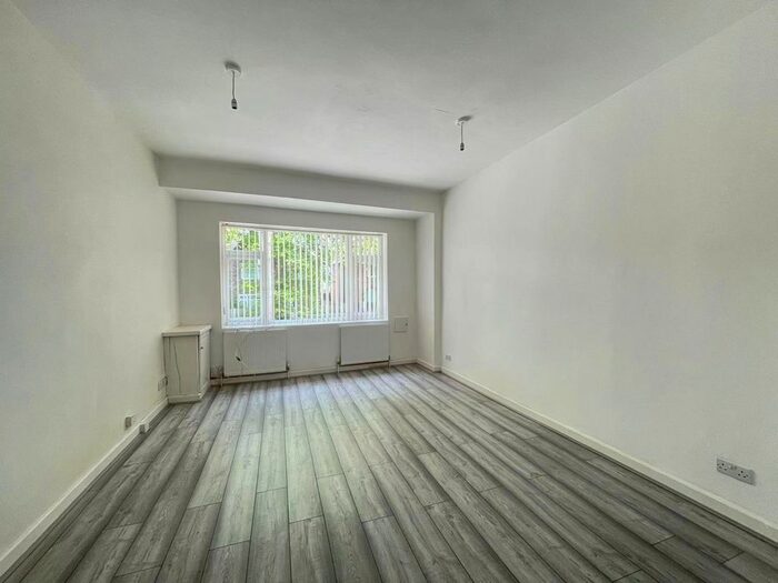 1 Bedroom Flat To Rent In Lisburn Lane, Tuebrook, Liverpool, L13