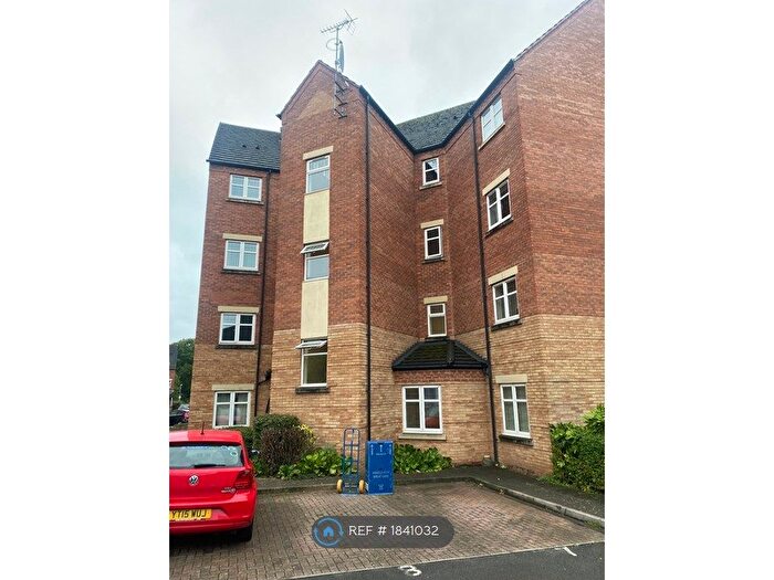 2 Bedroom Flat To Rent In Maple House, Redditch, B98