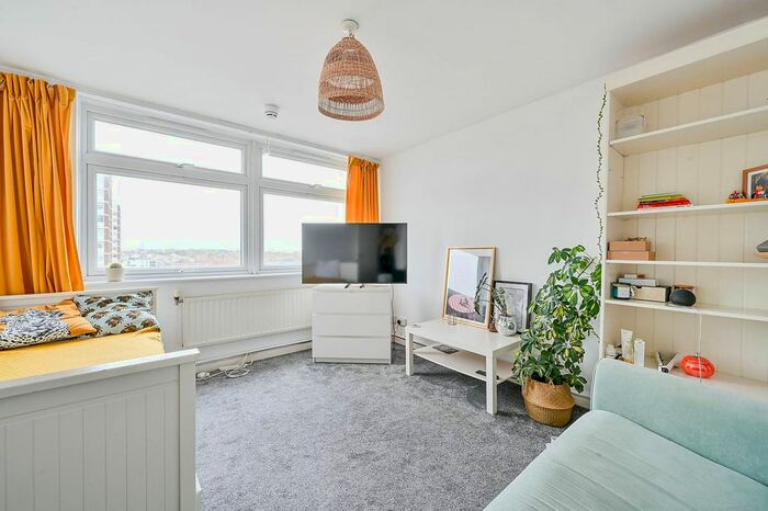 1 Bedroom Flat To Rent In Shepherd's Bush Green, Shepherd's Bush, London, W12