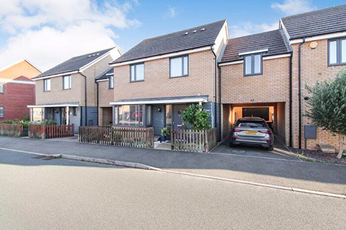 4 Bedroom Link Detached House For Sale In Ashpole Avenue, Wootton, MK43