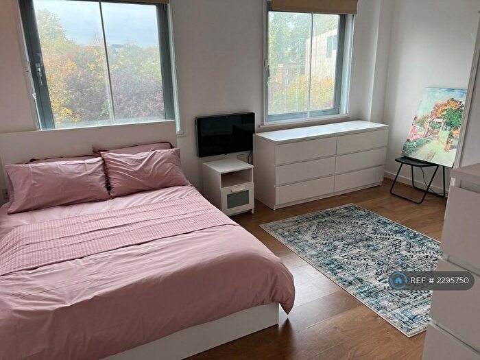 2 Bedroom Flat To Rent In Deals Gateway, London, SE13