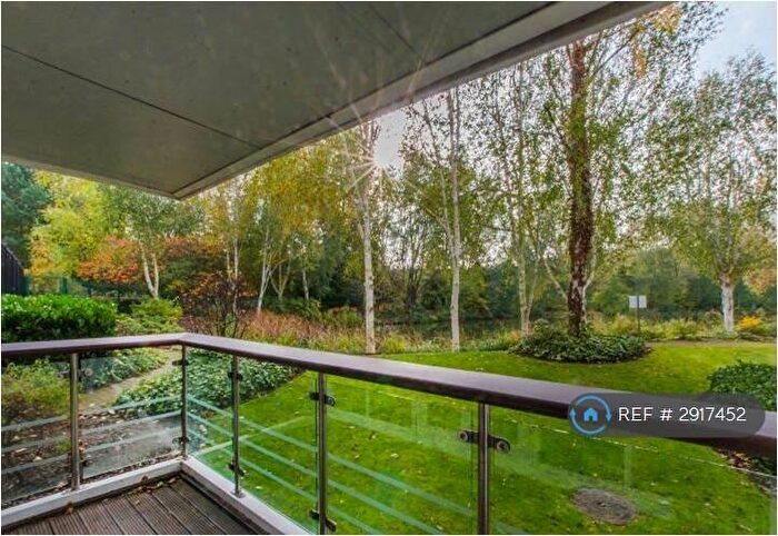 2 Bedroom Flat To Rent In Creswell Drive, Beckenham, BR3