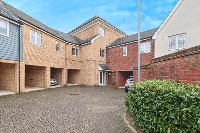 2 Bedroom Flat For Sale In Sheep Way, Redhouse Park, Milton Keynes, MK14