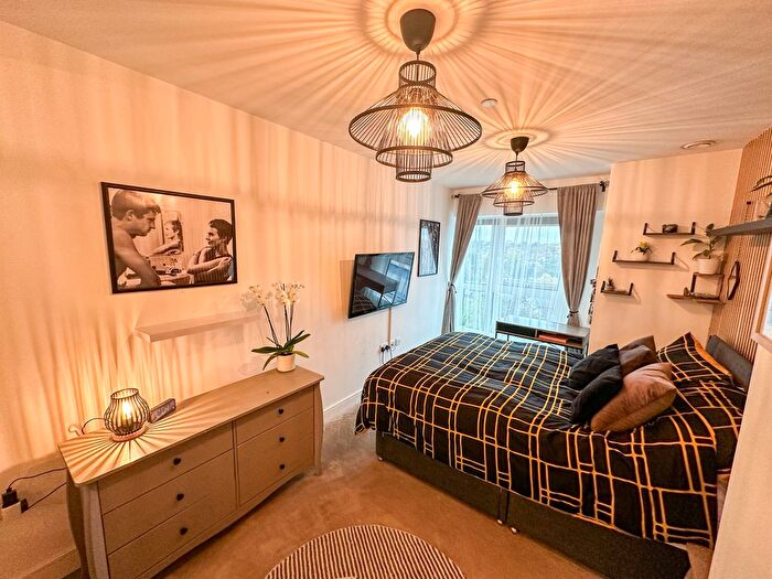 2 Bedroom Flat For Sale In Dickens Yard, London, W5