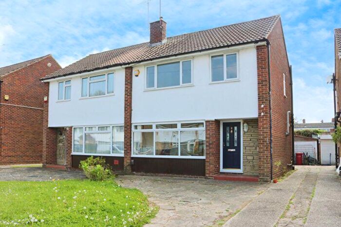 3 Bedroom Semi-Detached House To Rent In Alderbury Road West, Langley, SL3